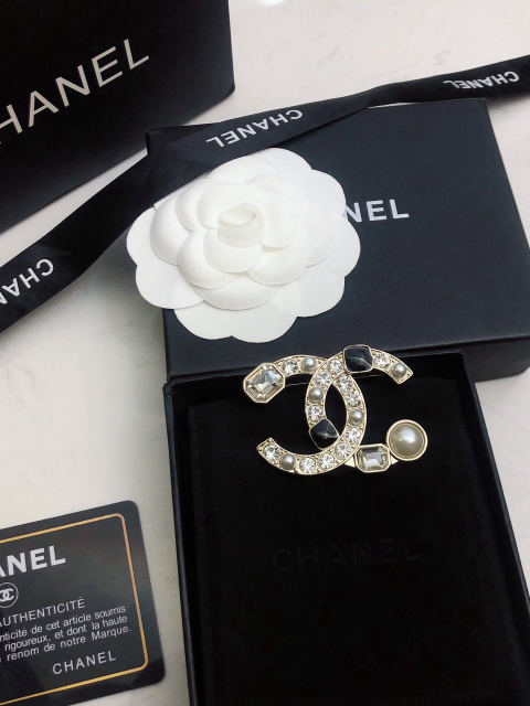 CHANEL Brooch