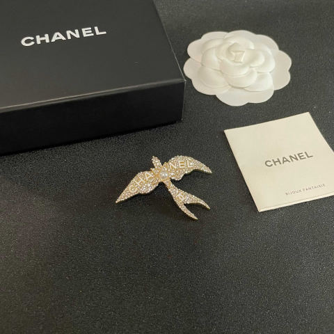 CHANEL Brooch