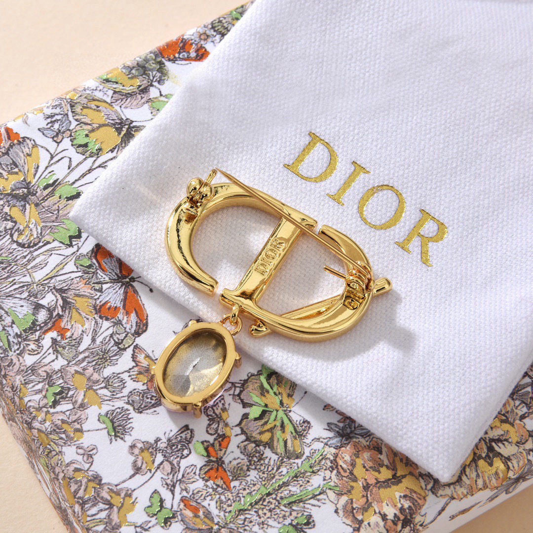 Dior letter brooch