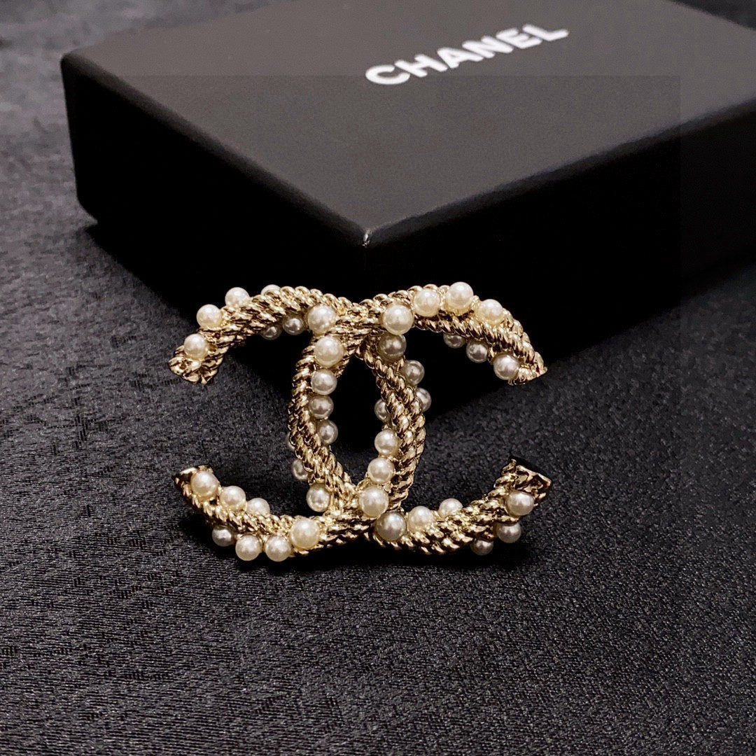 CHANEL pearl brooch