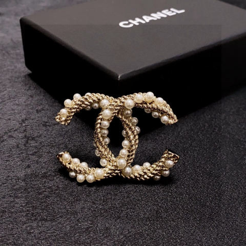CHANEL pearl brooch