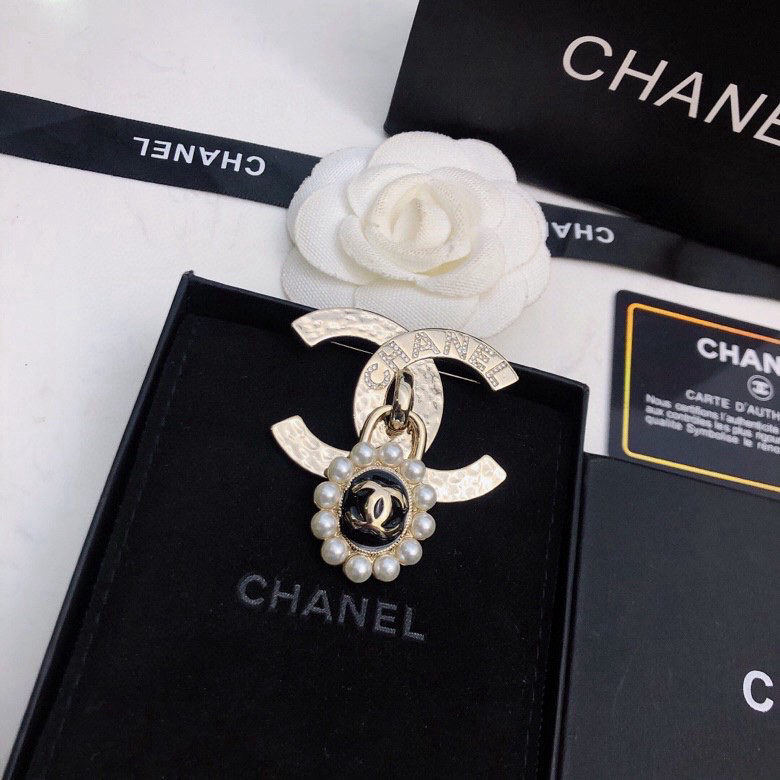 CHANEL double C brooch