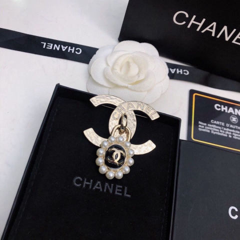 CHANEL double C brooch