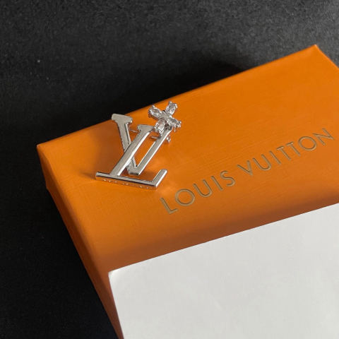 Lv Brooch