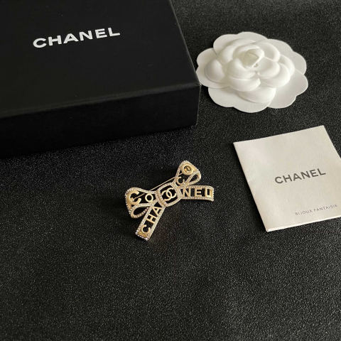 CHANEL Brooch