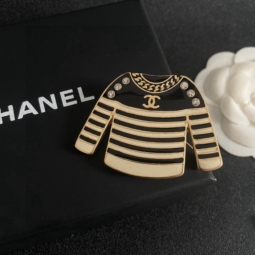 CHANEL Double C Brooch