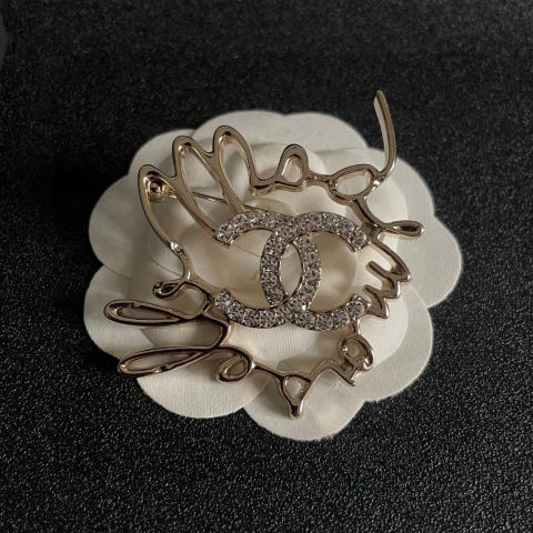 CHANEL double C diamond brooch.