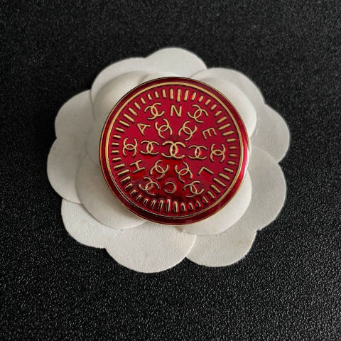 CHANEL round double C brooch