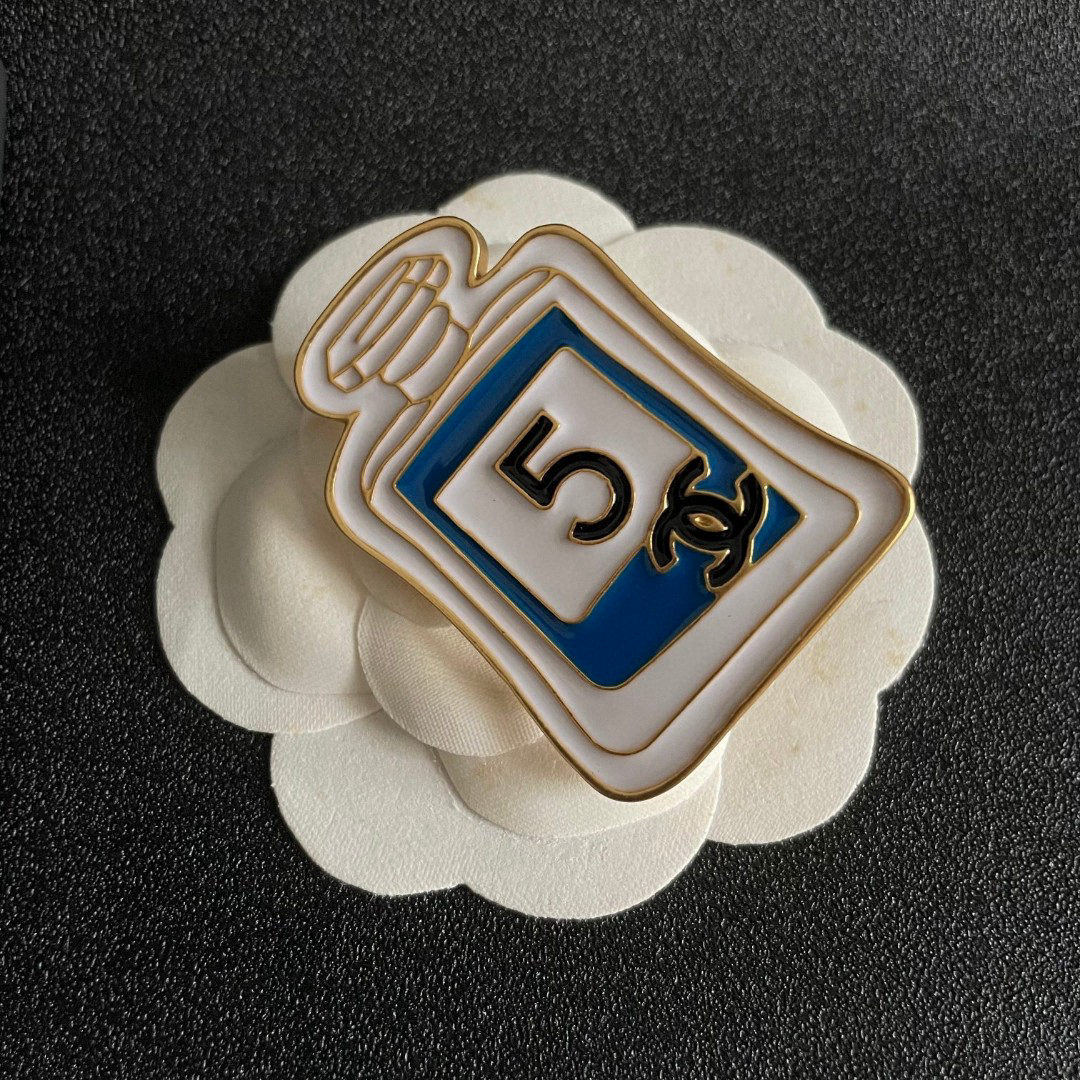 CHANEL Brooch