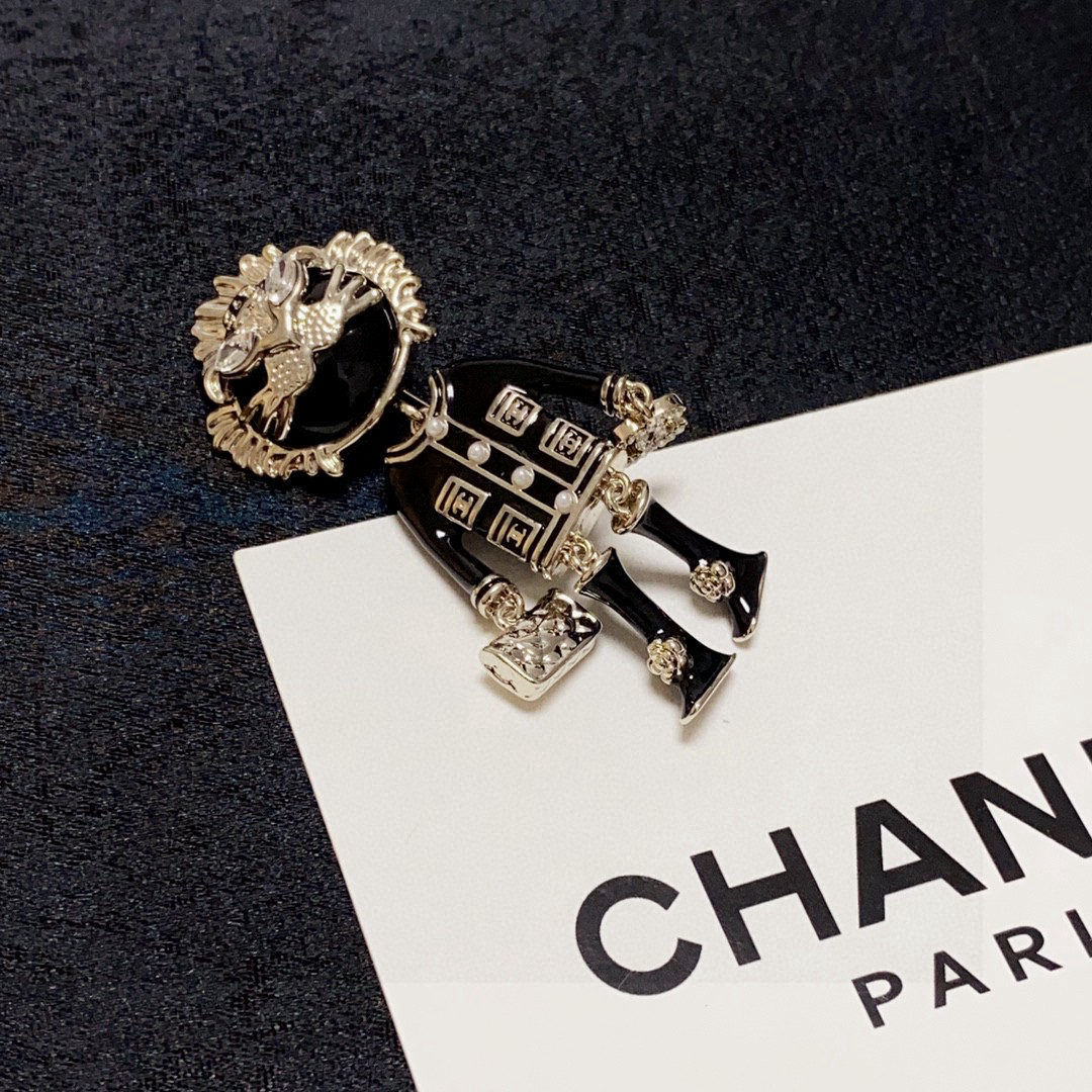 CHANEL Lively Lion Brooch