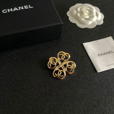 CHANEL pearl brooch