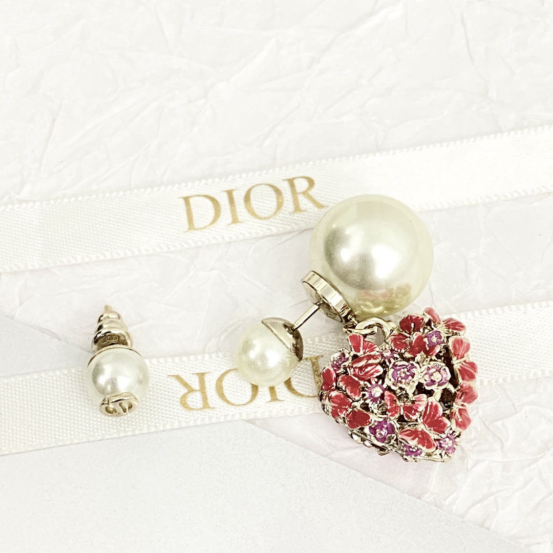 Dior openwork embossed heart and pearl double ball earrings
