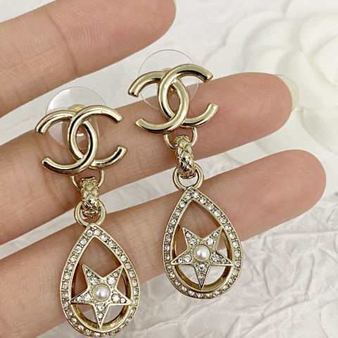 Chanel openwork oval double C stud earrings