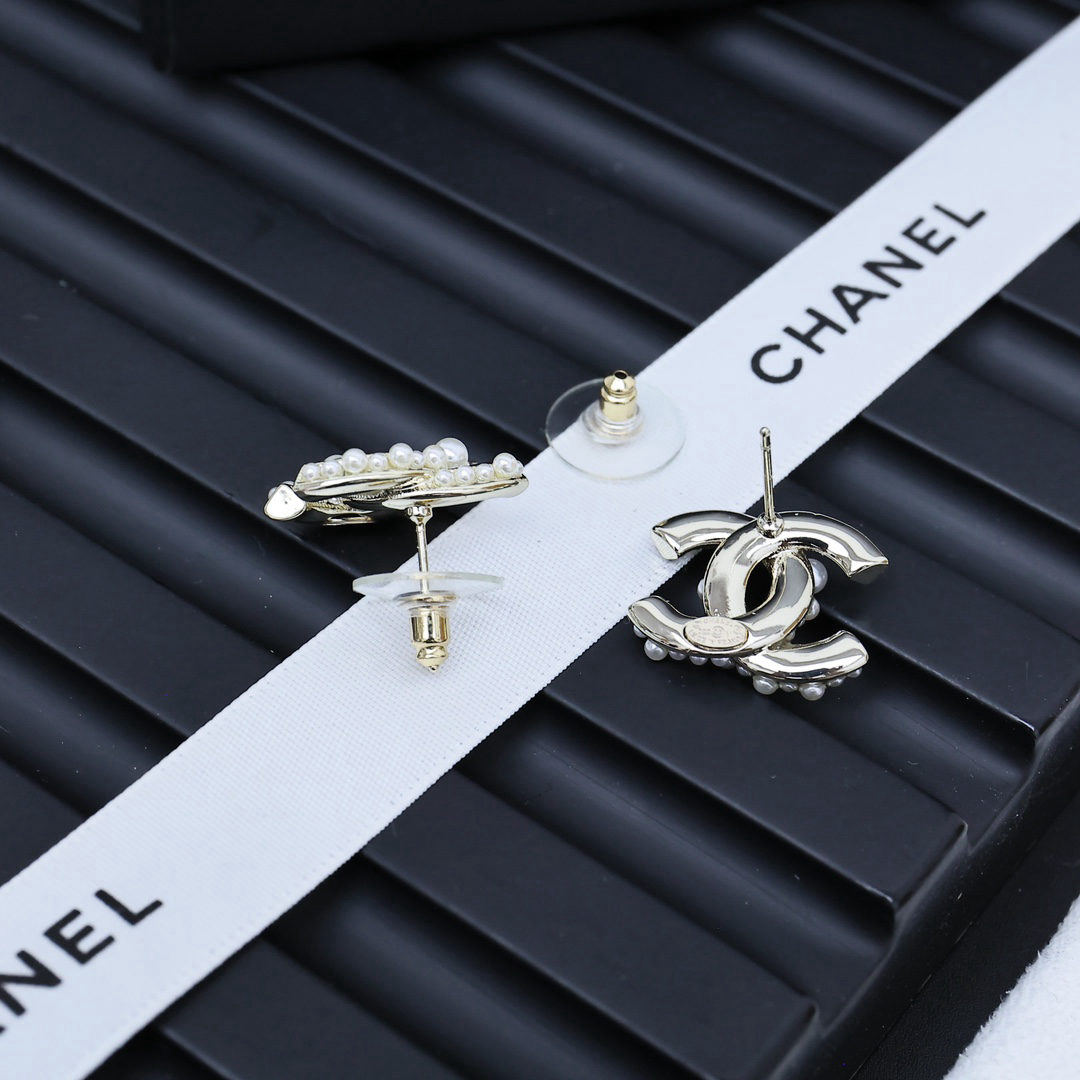 Chanel bubble pearl earrings