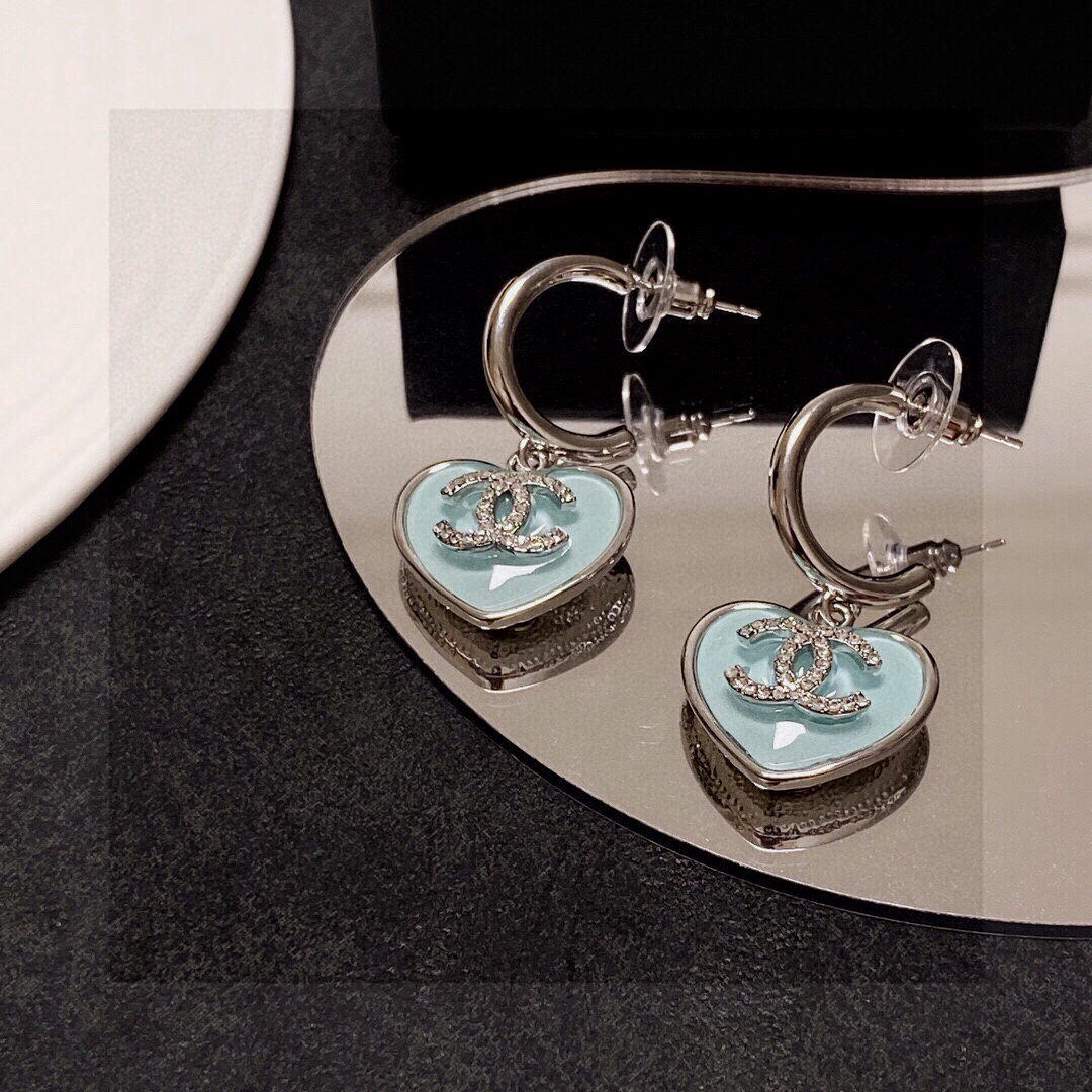Chanel classic crystal heart-shaped double C stud earrings