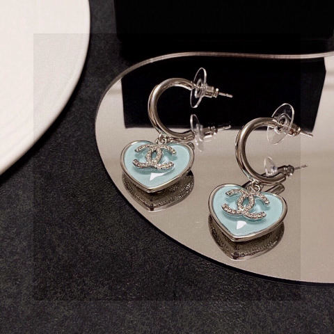 Chanel classic crystal heart-shaped double C stud earrings