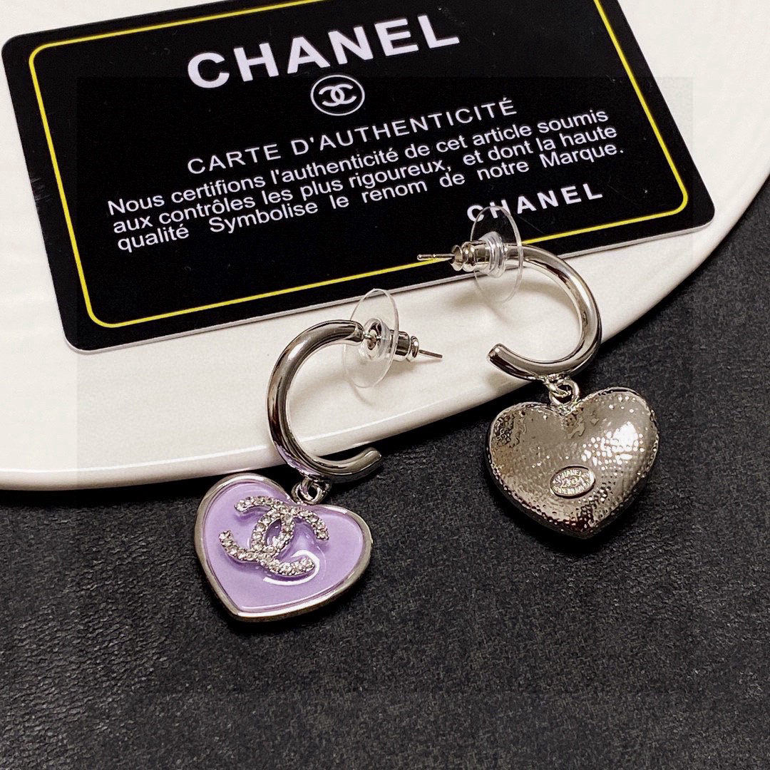 Chanel classic crystal heart-shaped double C stud earrings