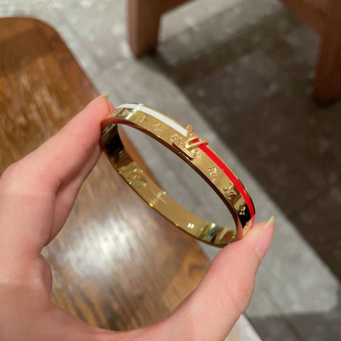 LV logo print four-leaf clover carved ribbon bracelet