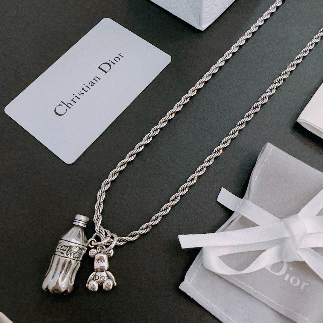 DIOR necklace