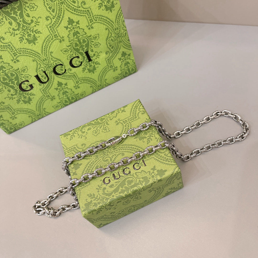 Guuci necklace