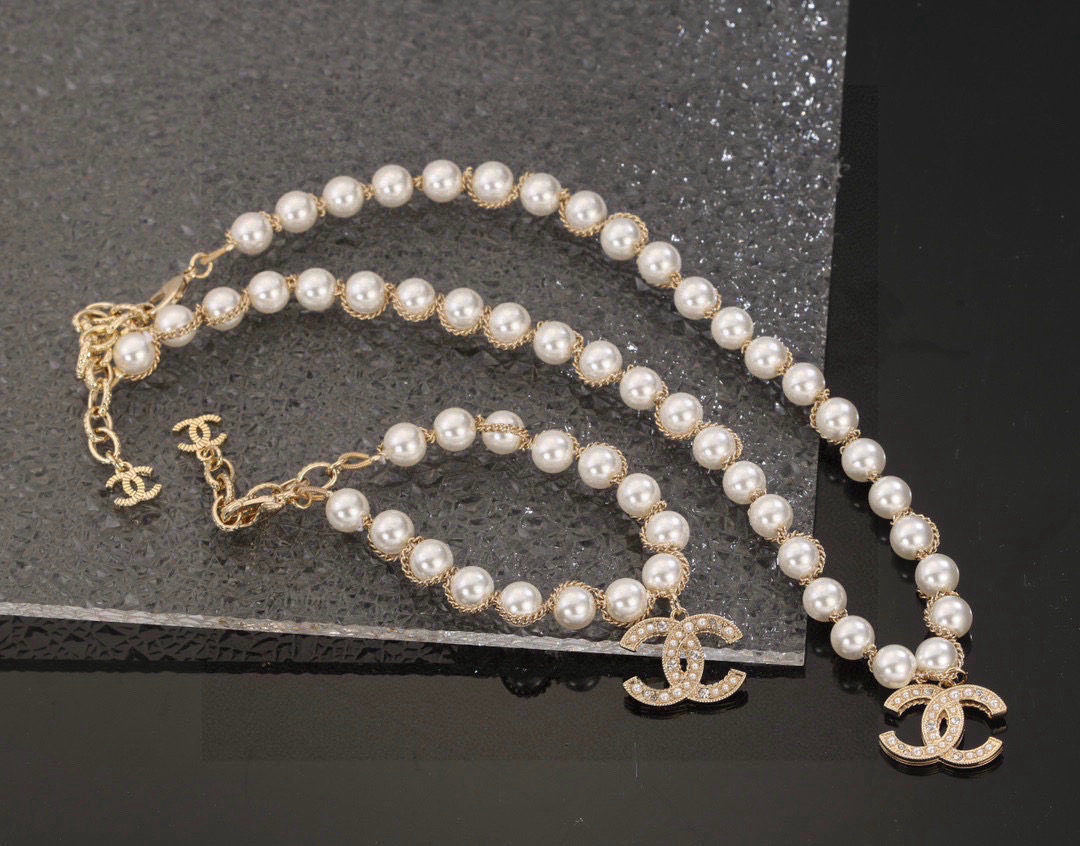 Chanel pearl necklace