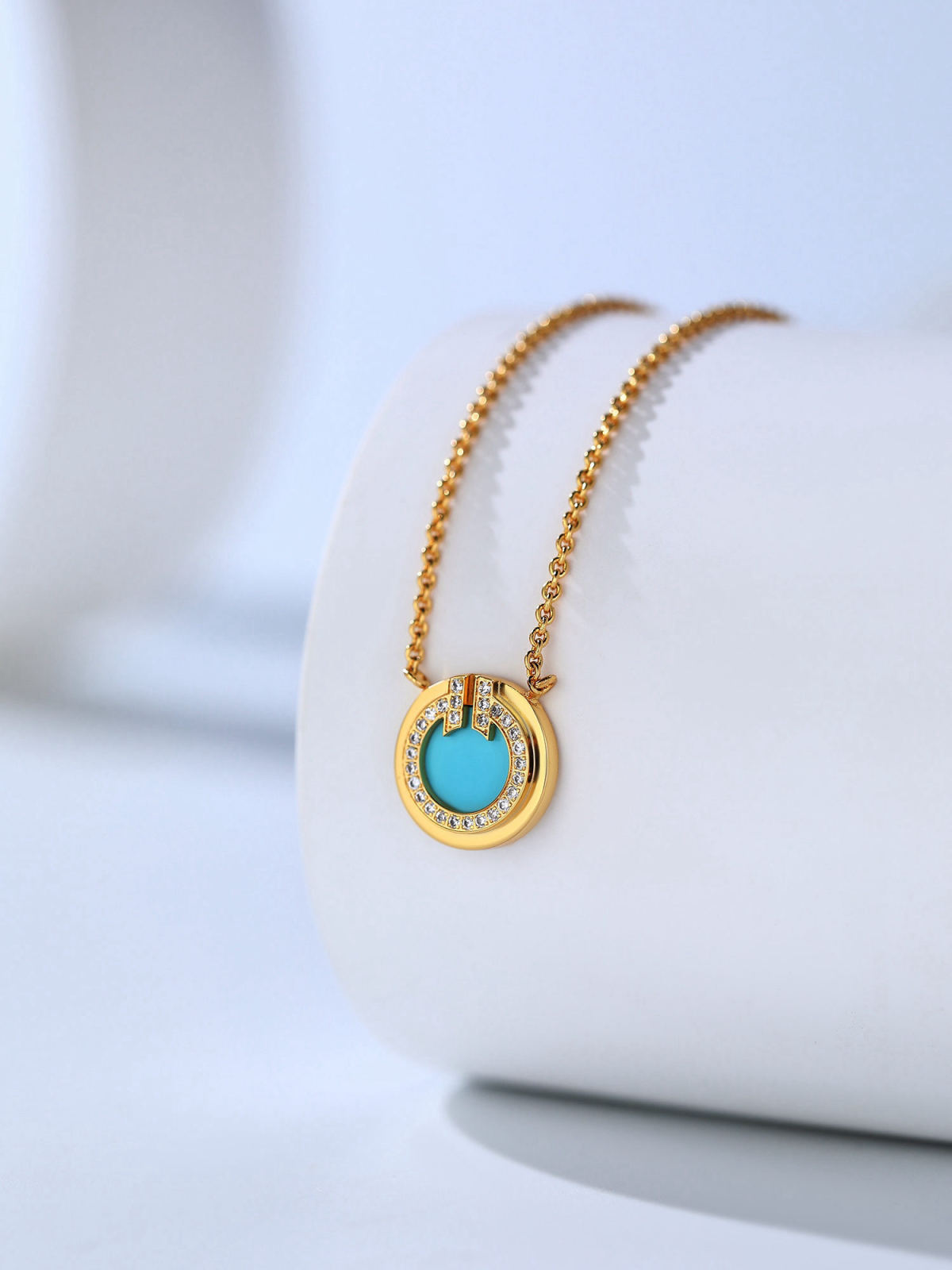 Circle T-shaped mini necklace