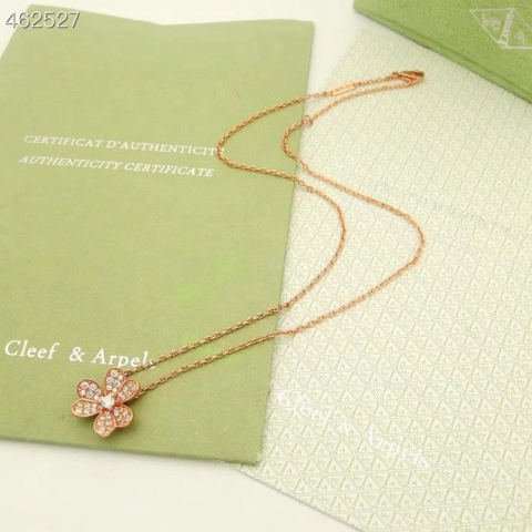 VCA Van Cleef & Arpels Frivole Collection Clover Necklace