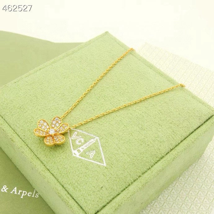 VCA Van Cleef & Arpels Frivole Collection Clover Necklace