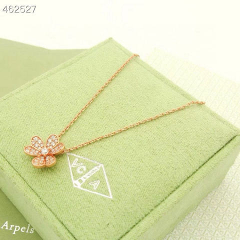 VCA Van Cleef & Arpels Frivole Collection Clover Necklace