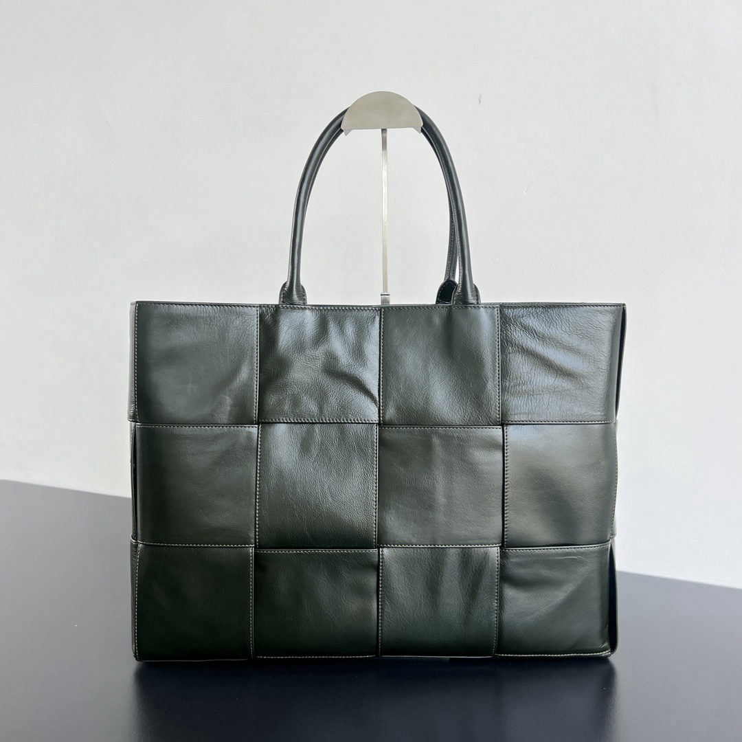 Bottega Veneta Arco Tote