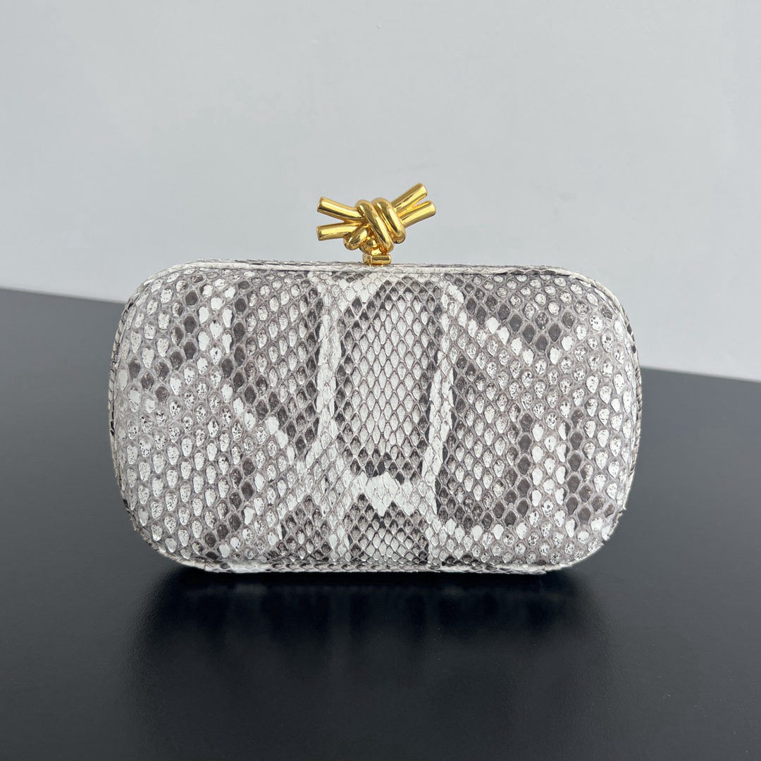 Bottega Veneta knot