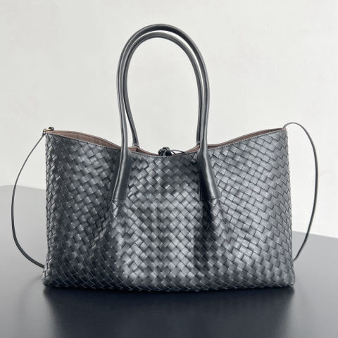 Bottega Veneta Pinacoteca