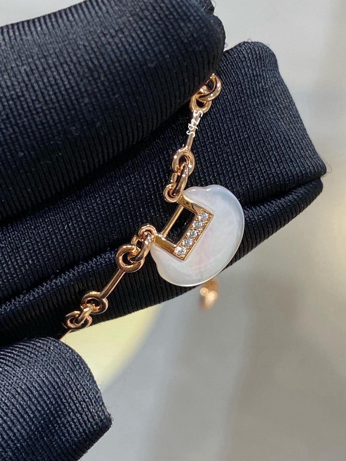 QeellnYUYI Ruyi Bracelet