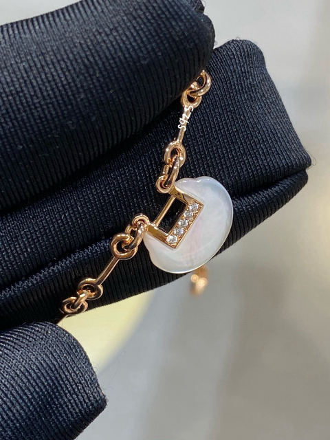 QeellnYUYI Ruyi Bracelet