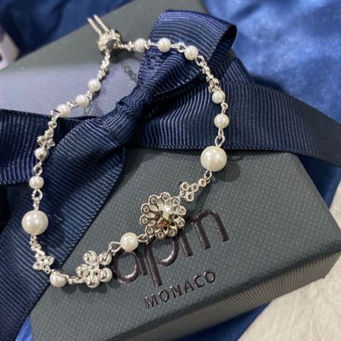 Pearl bracelet