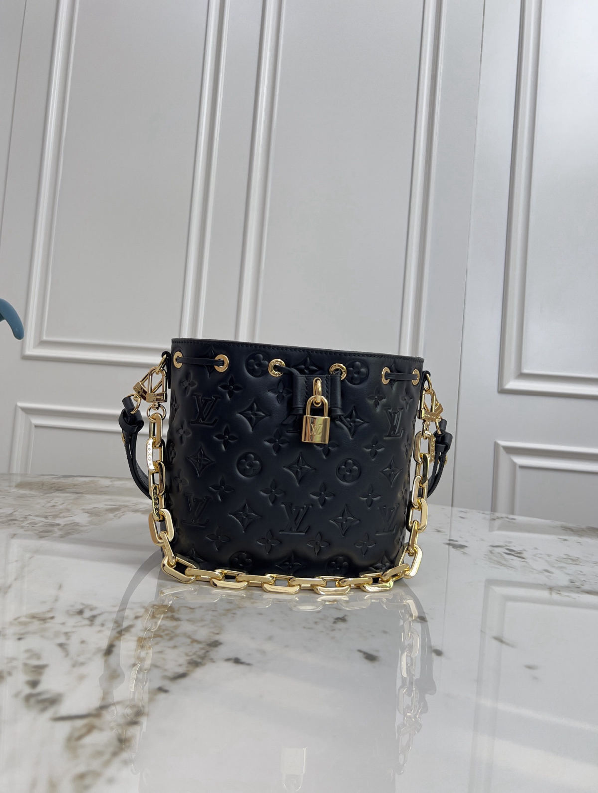 Bucket handbag