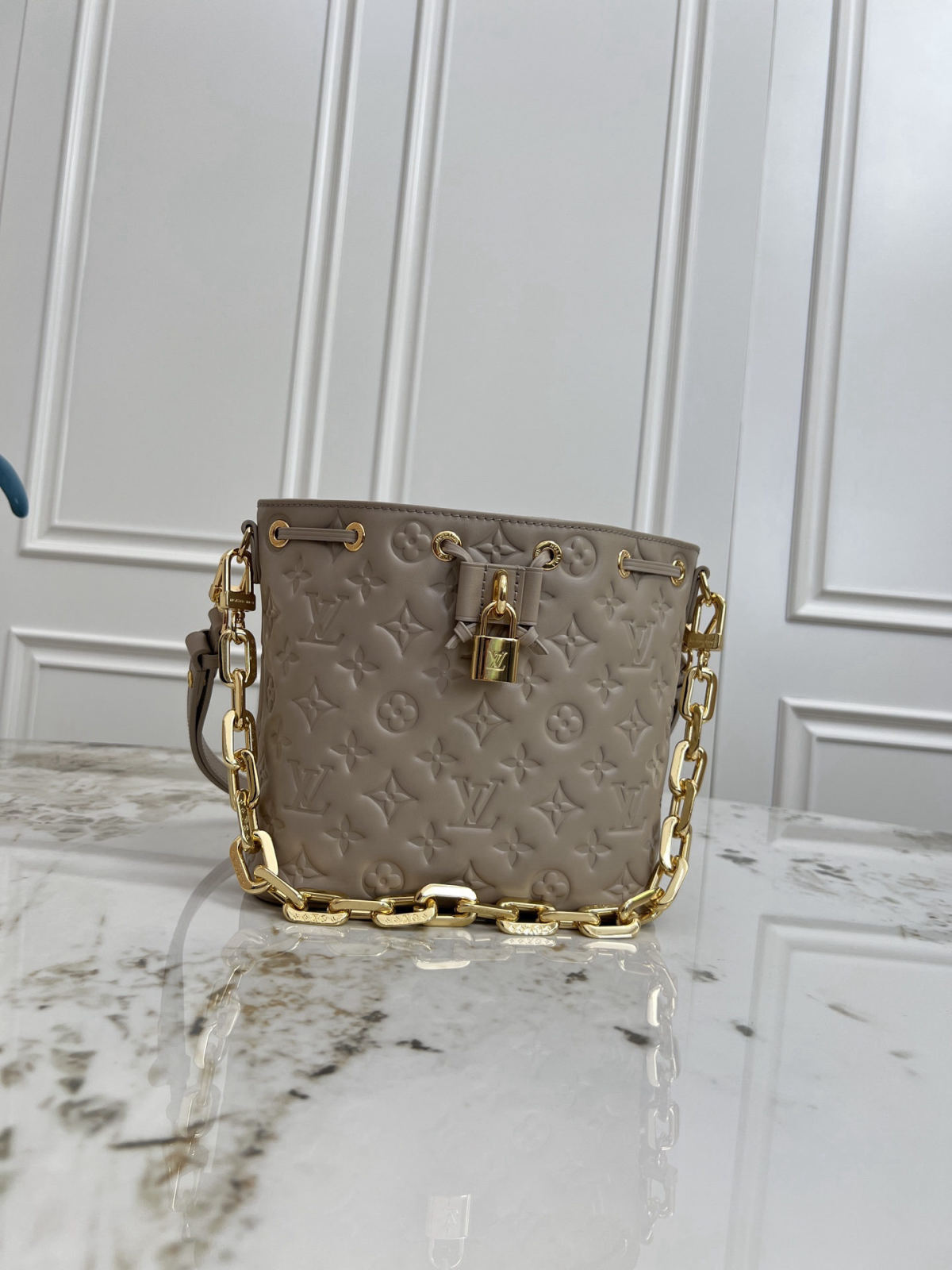 Bucket handbag