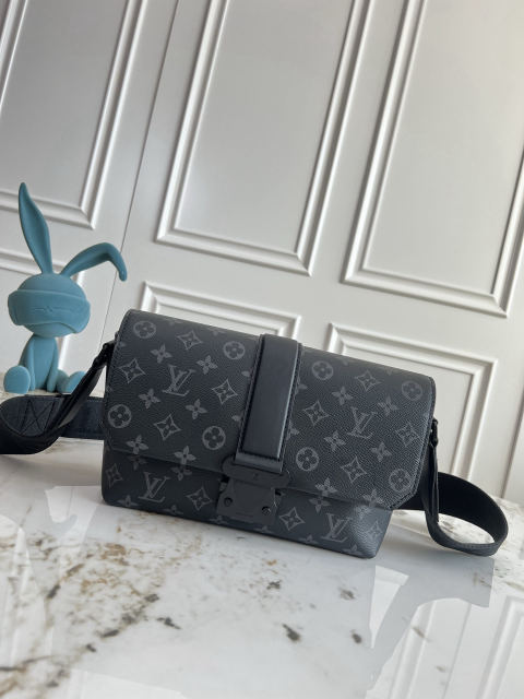 SXCape messenger bag