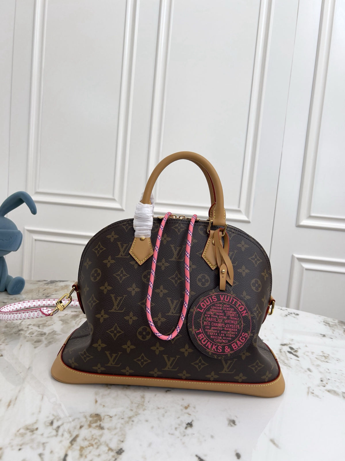 Alma Soft Medium Handbag