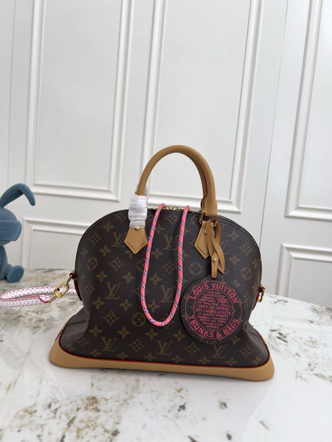 Alma Soft Medium Handbag