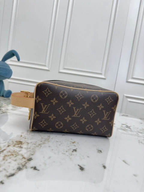 Locker Dopp Kit Toilet Bag