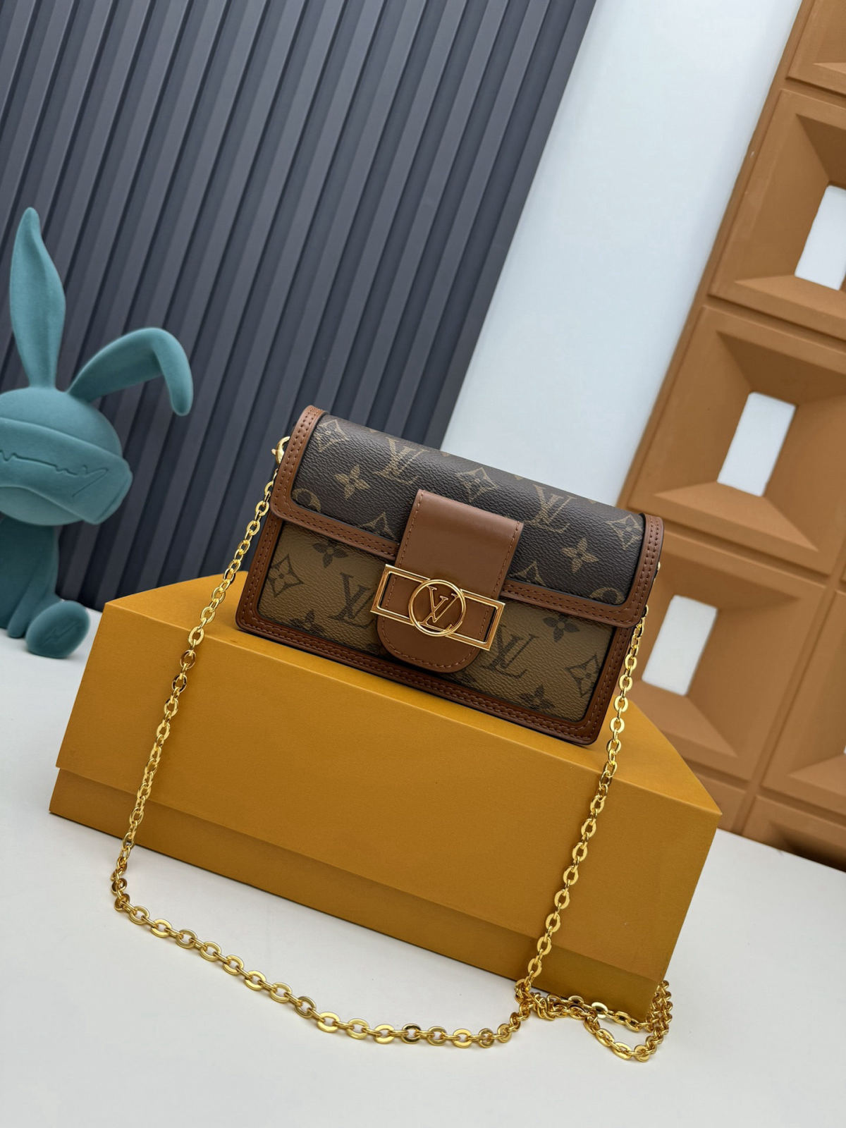 Dauphine chain bag