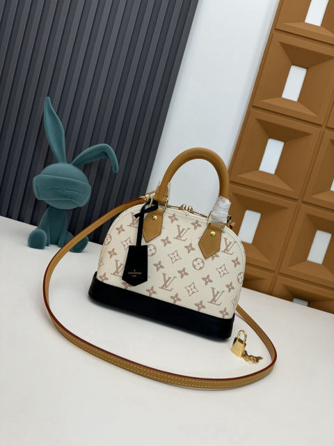 LV White Flower