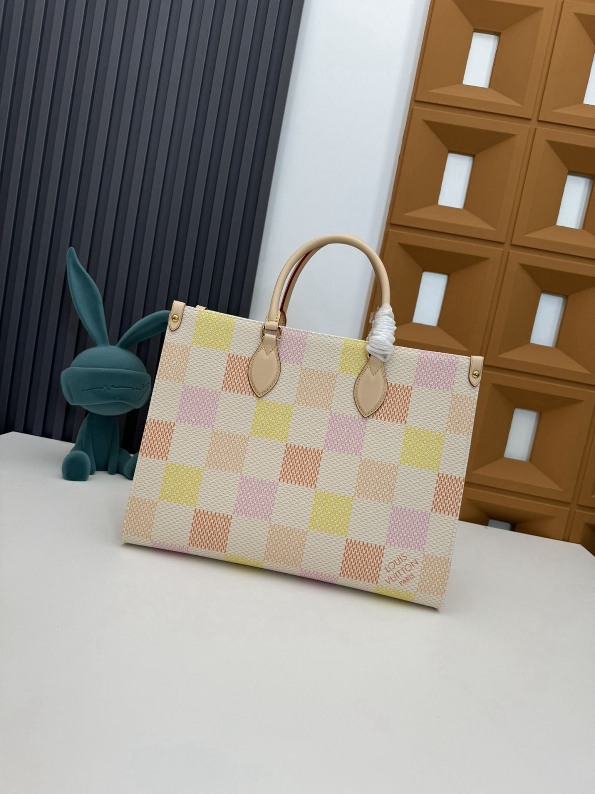 LV checkerboard pattern