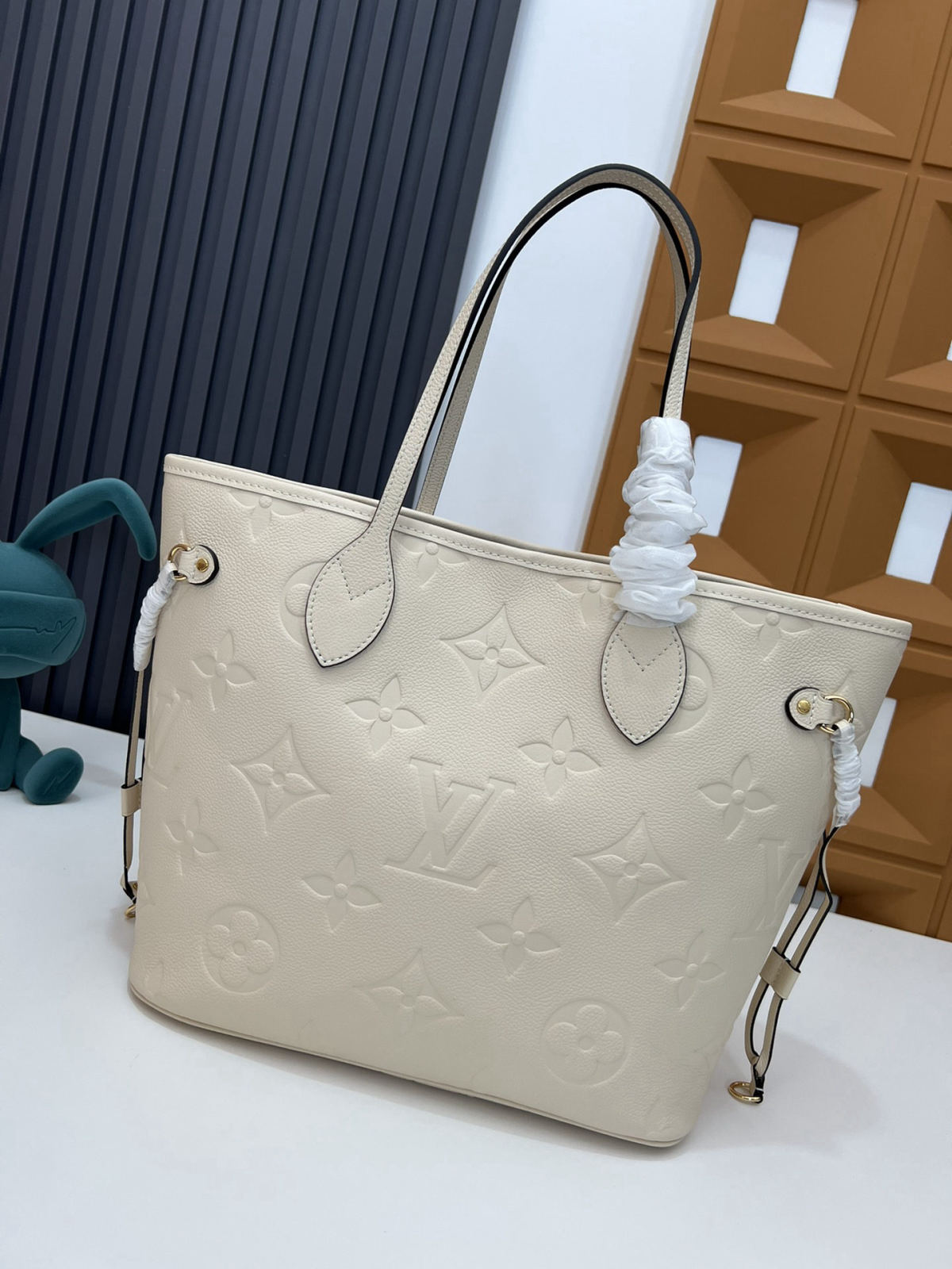 Neverfull Medium Shopping Bag