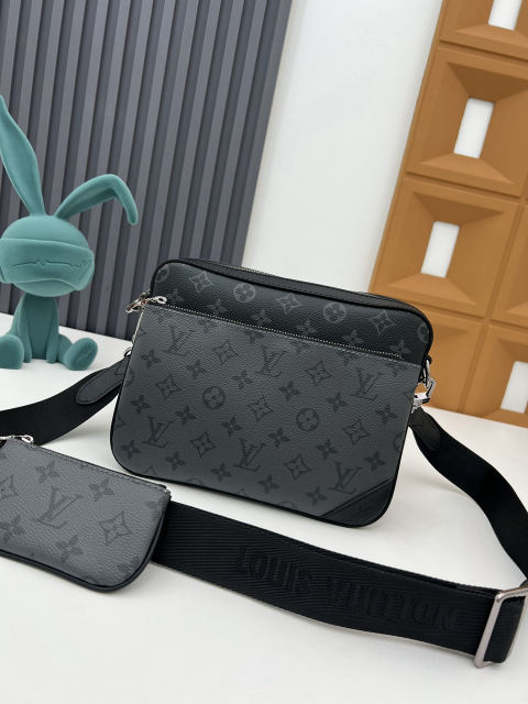 Trio Messenger Bag