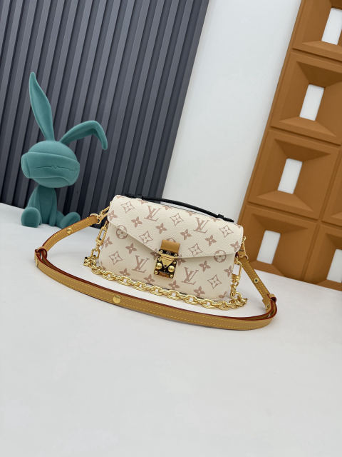 Pochette M��tis East West handbag