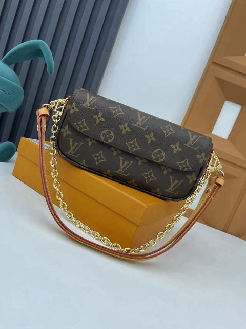 Wallet On Chain Ivy Handbag
