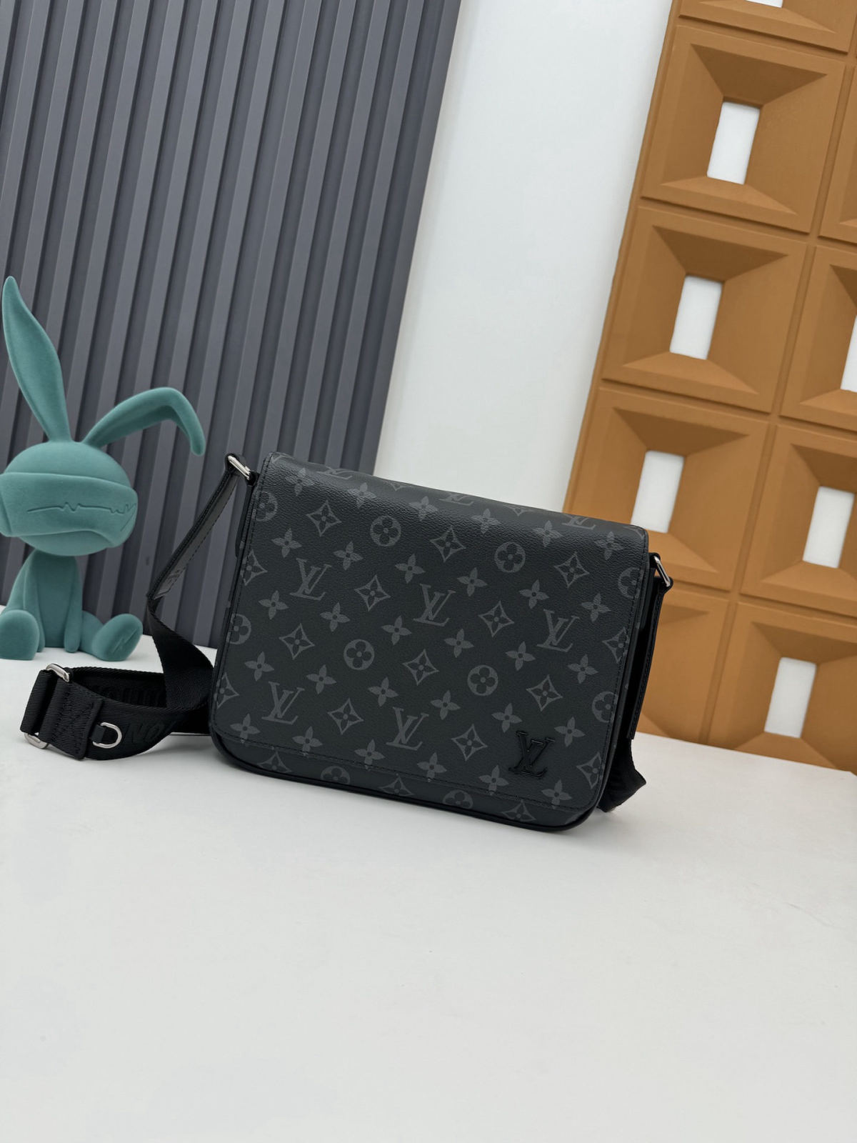 District Small Messenger Bag
