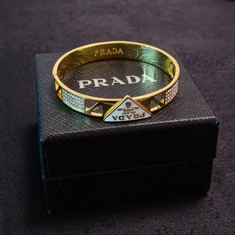 Prada black and white triangular diamond-set bangle, four-leaf clover and five-flower bracelet